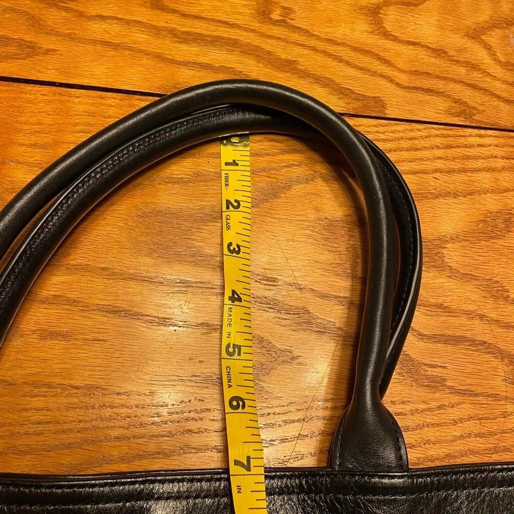 Authentic Leather Tory Burch Shoulder Bag .